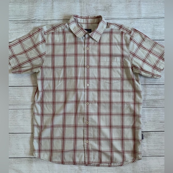 Patagonia Beige and Red Plaid Men’s Short Sleeve Button-down Shirt in Size M - Picture 1 of 5